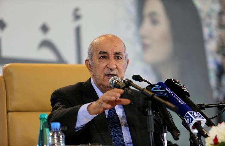 الرئيس الجزائري يشدد على الحل السياسي للأزمة الليبية