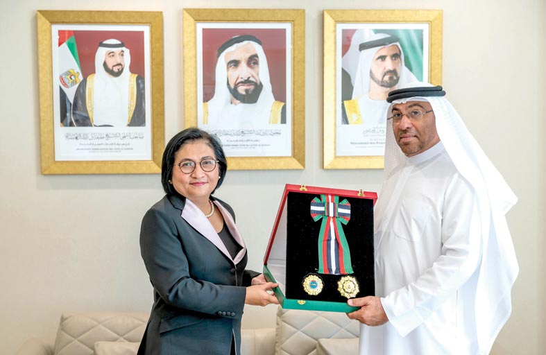 رئيس الدولة يمنح سفيرة الفلبين وسام الاستقلال من الطبقة الأولى