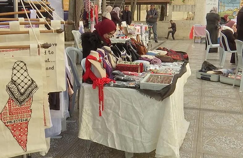 إقبال كبير على معرض القدس للأشغال اليدوية للنساء