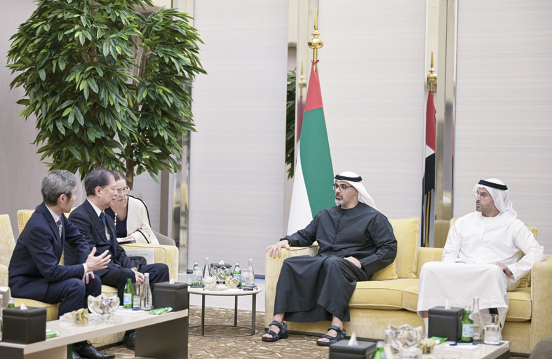 خالد بن محمد بن زايد يؤكد أهمية تعزيز الحوار الحضاري وبناء جسور التعاون الثقافي الدولي