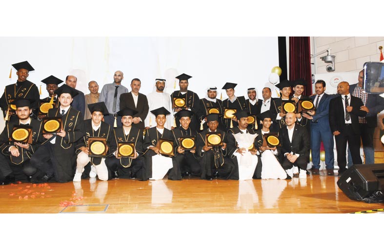 مدرسة اليحر الخاصة  تحتفل بتخريج الدفعة 17 من طلبة الثانوية على مسرح كلية الطب والعلوم الصحية في جامعة الإمارات