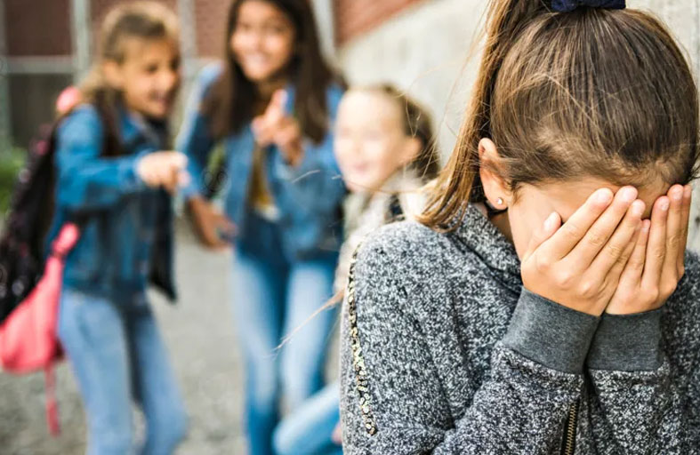 التنمّر بين الإخوة.. سلوك طبيعي أم ناقوس خطر؟