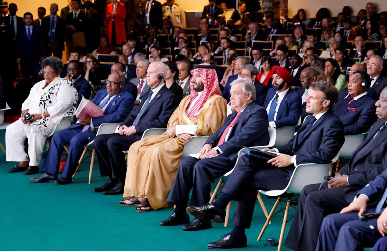 قمة باريس لإعادة  صياغة العلاقات بين الشمال والجنوب