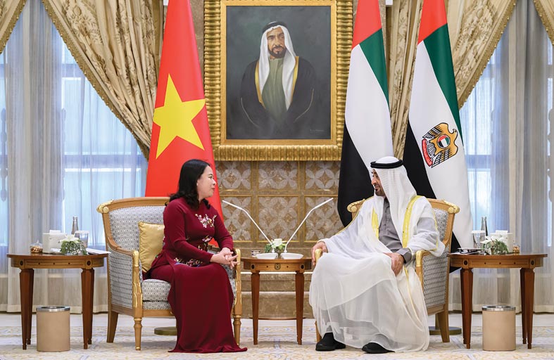 رئيس الدولة ونائبة رئيس فيتنام يبحثان علاقات البلدين