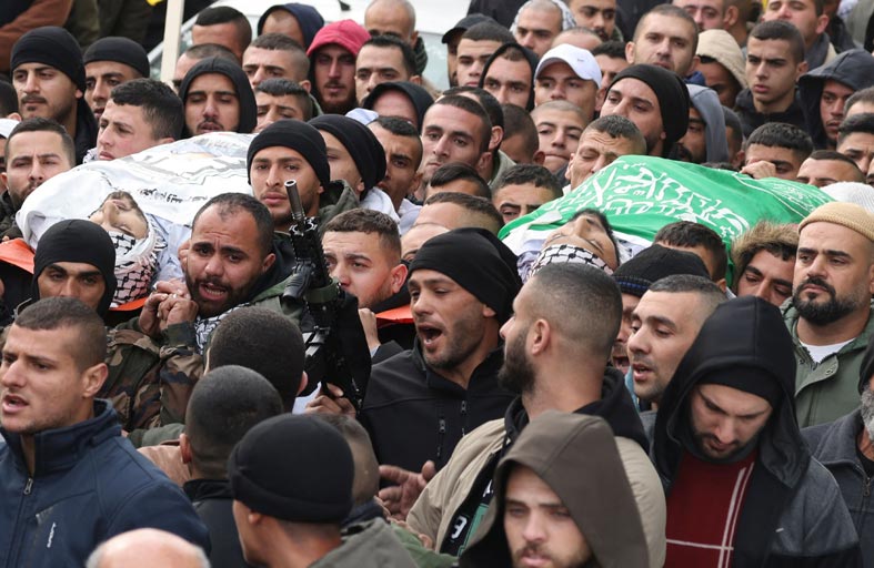 هدم منزل الشابين المتّهمين بقتل ضابط إسرائيلي..الجيش الإسرائيلي يقتل فلسطينيين في الضفة الغربية