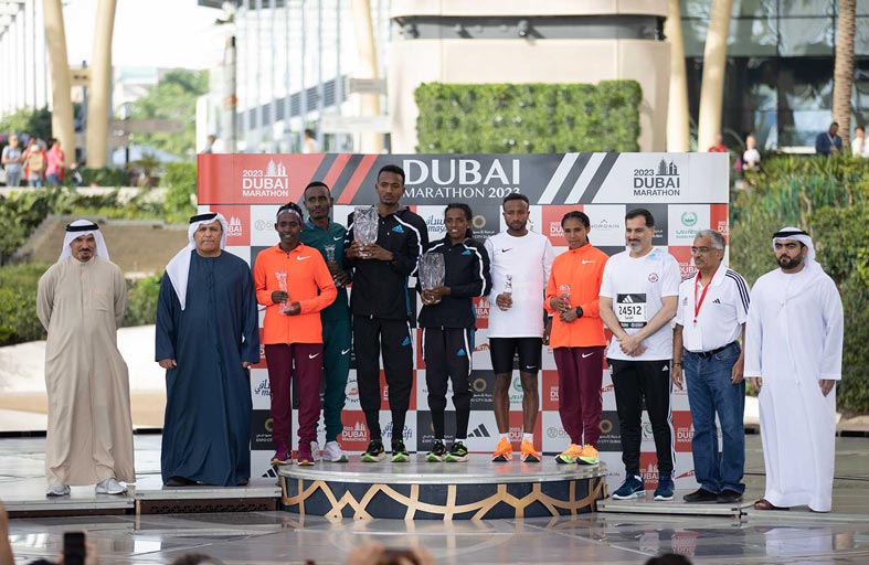 مطر الطاير يتوج الفائزين بالنسخة الـ 22 من ماراثون دبي العالمي 