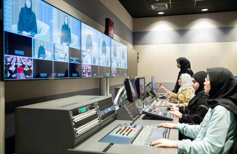 طلبة كلية الاتصال بالجامعة القاسمية يحصدون المراكز الأولى في مسابقة الإبداع الإعلامي بالقاهرة