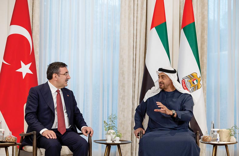 رئيس الدولة يبحث مع نائب الرئيس التركي علاقات التعاون والتطورات الإقليمية والدولية 