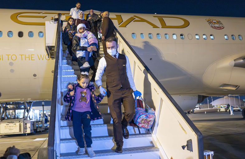 الإمارات تستقبل الدفعة الثامنة من الأطفال الفلسطينيين الجرحى ومرضى السرطان 