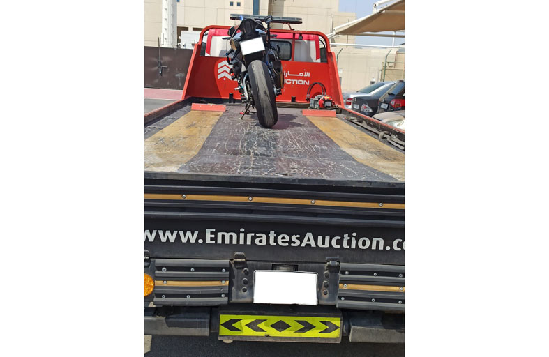 شرطة دبي تضبط شاباً قاد دراجته النارية بتهور على شوارع الإمارة