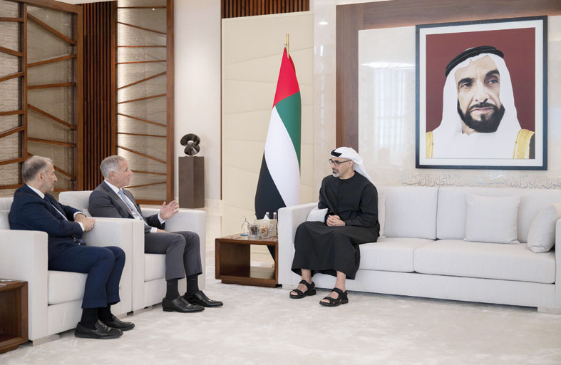 خالد بن محمد بن زايد يلتقي الرئيس التنفيذي لمجموعة «إتش إس بي سي»