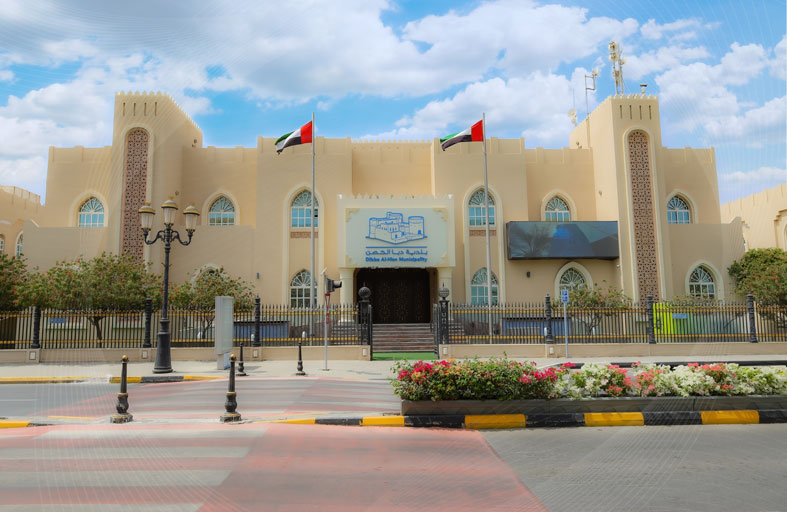 بلدية دبا الحصن تربط المنازل بشبكة الصرف الصحي بـ «حي الدوب»