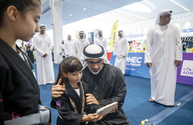 خالد بن محمد بن زايد يؤكد أهمية الرياضة باعتبارها ركيزة أساسية في تنمية المجتمع  