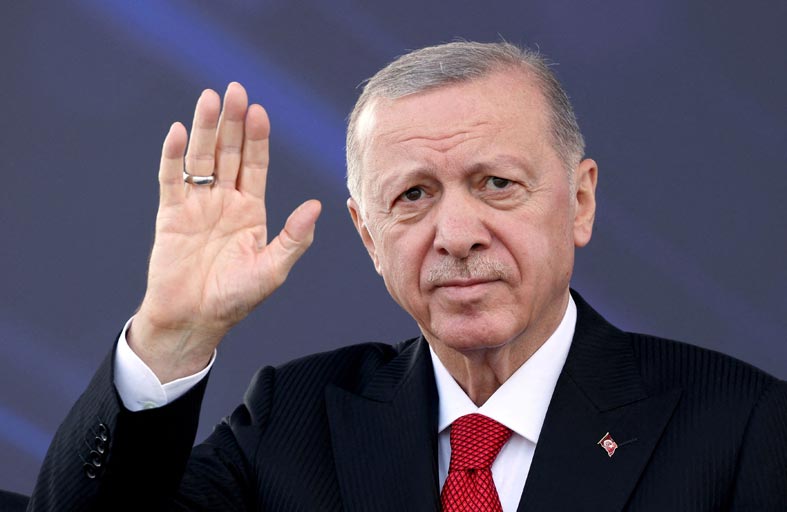 أردوغان يطالب أمريكا برفع عقوبات تعوق مشتريات دفاعية 