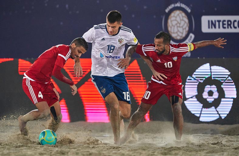 «أبيض الشواطئ» يتقدم المنتخبات  في بطولة كأس القارات 