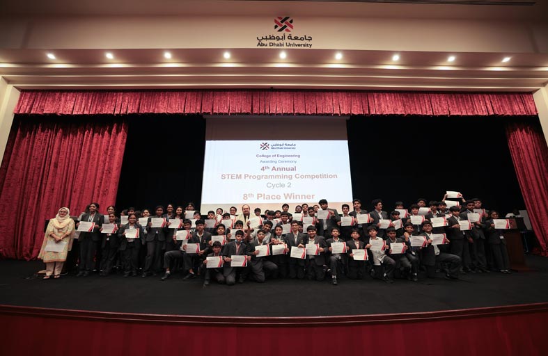 3000 من طلبة المدارس يتنافسون في الدورة السنوية الرابعة من مسابقة البرمجة في العلوم والتكنولوجيا والهندسة والرياضيات