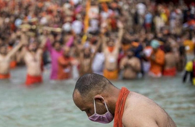 النهر المقدس.. كيف أغرق الهند في أزمة كورونا؟