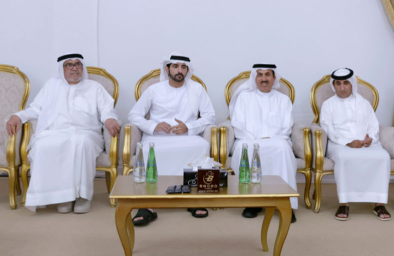 حمدان ومكتوم بن محمد يقدمان واجب العزاء في والدة صقر غباش 