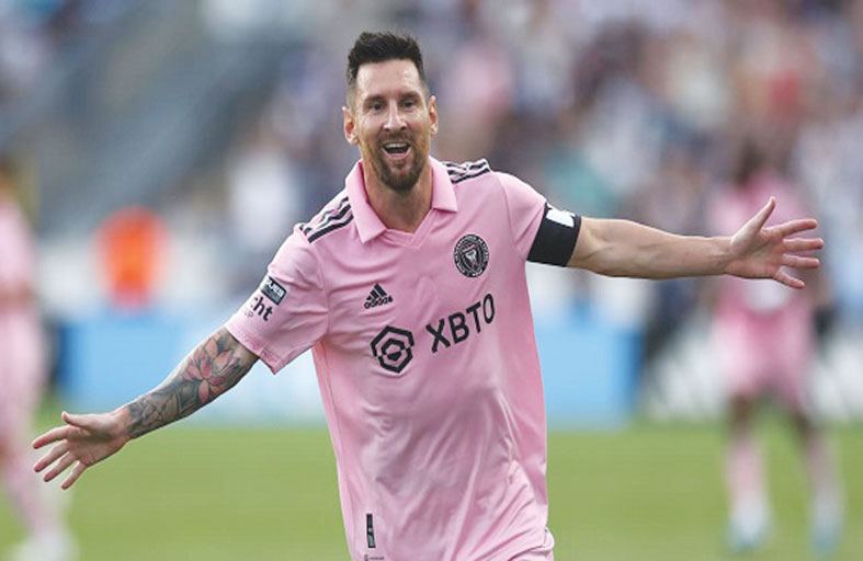 ميسي يسجل ثنائية ويقود ميامي لفوزه الأول هذا الموسم 