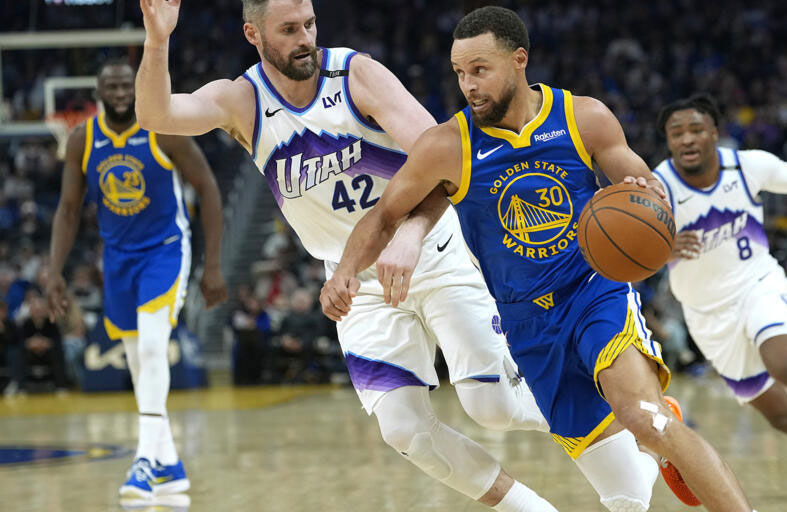 كوري يقود ووريرز إلى الفوز... وبراون يسجل 50 نقطة لسلتيكس 