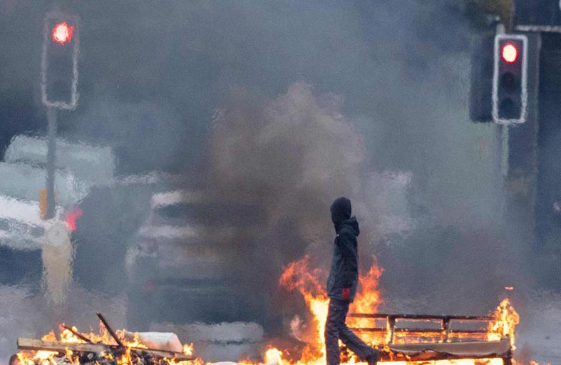 ايرلندا الشمالية تحتفل بمئويتها على خلفية حزينة 