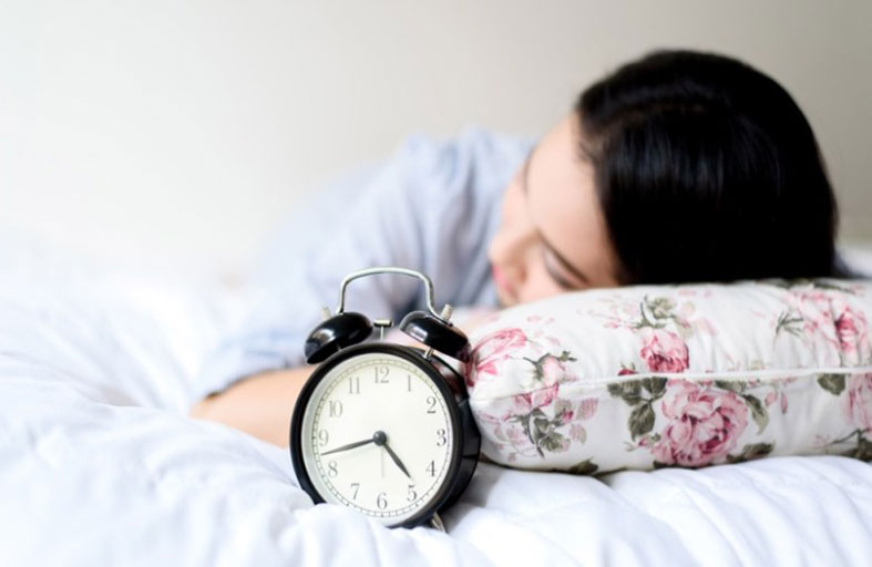 3 عادات للنوم تزيد خطر الإصابة بالنوبة القلبية