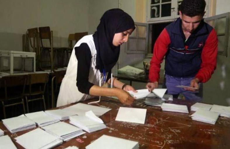 الحزب الحاكم في الجزائر يفوز بالانتخابات التشريعية 