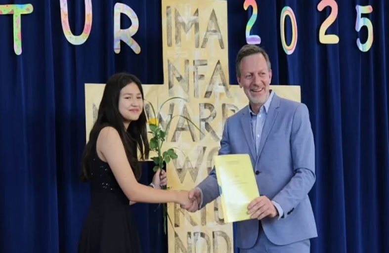 فتاة بعمر 12 عاماً تدرس الاقتصاد في جامعة بون