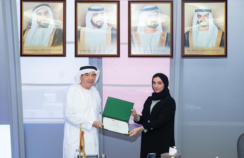 طالبة من جامعة الإمارات تحصد جائزة حمدان بن راشد للأداء التعليمي المُتميّز