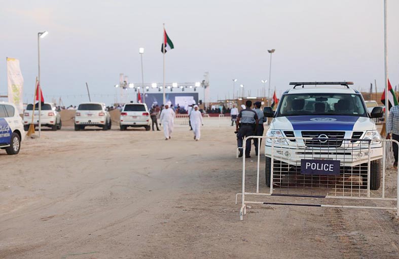 شرطة أبوظبي تشارك في فعاليات مهرجان  سباق دلما التاريخي