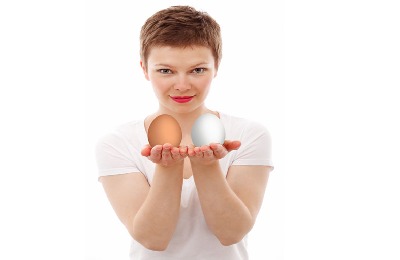 لا تسلق البيض بعد إخراجه من الثلاجة مباشرة لهذا السبب