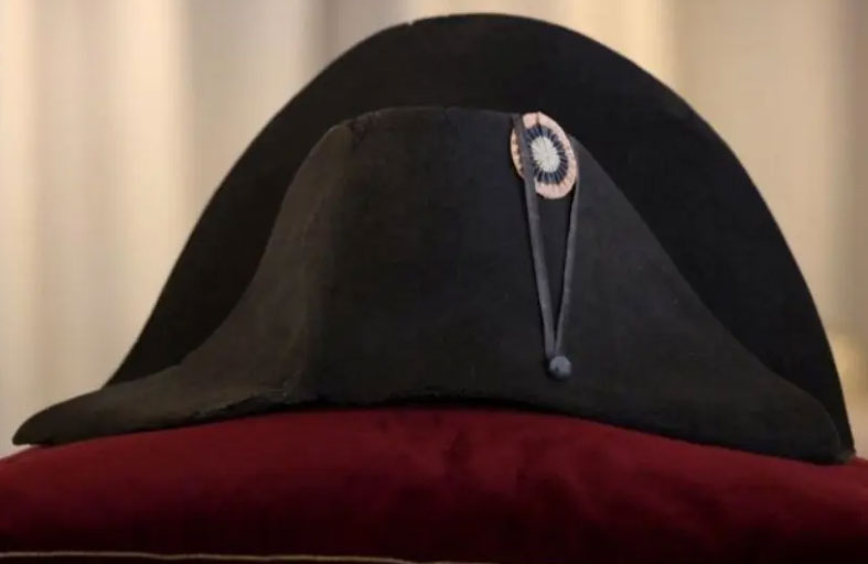 بيع إحدى قبعات نابليون نظير 2.1 مليون دولار 