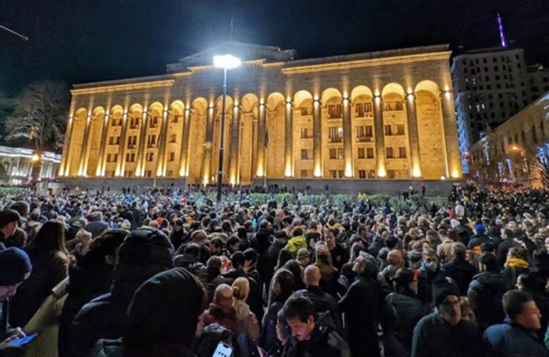  البرلمان الجورجي نحو إلغاء الفيتو الرئاسي على قانون «التأثير الخارجي» 