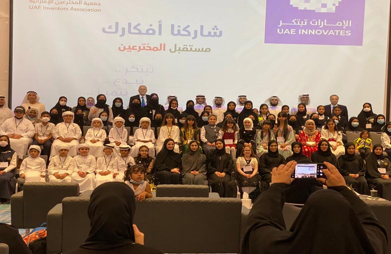احمد بن حشر وحصة تهلك يشهدان ملتقى مستقبل المخترعين  