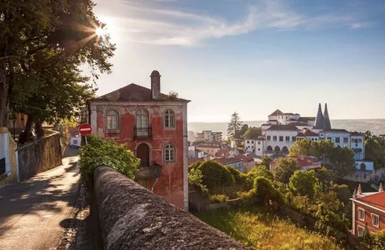 كيف تخطط إسبانيا والبرتغال للموسم السياحي