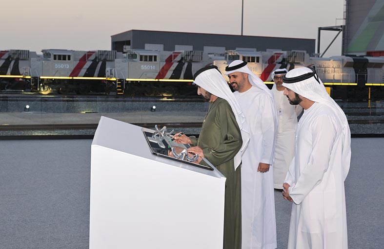 محمد بن راشد: ربط إمارات الدولة بشبكة قطارات وطنية يرفع إمكاناتنا ويعزز تنافسيتنا ويرسخ وحدتنا 