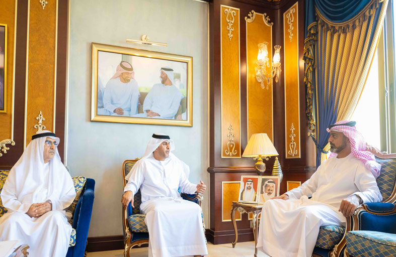 عمار النعيمي يطلع على خطط وبرامج وزارة العدل