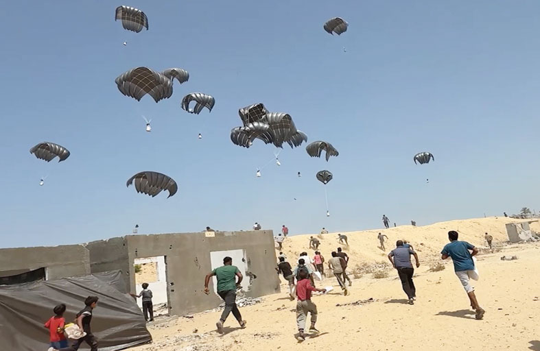 الإمارات تنفذ الإنزال الجوي للمساعدات الـ75 في قطاع غزة 