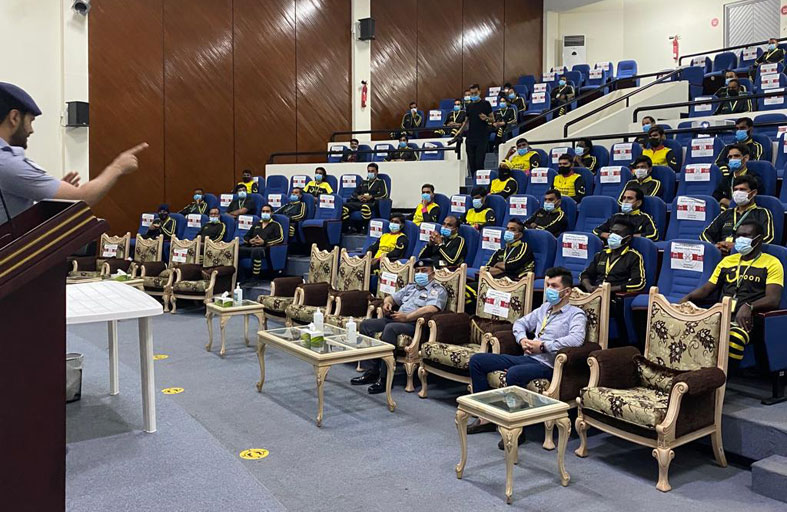 شرطة أبوظبي تعزز وعي سائقي «دراجات الدليفري» بالسلامة المرورية