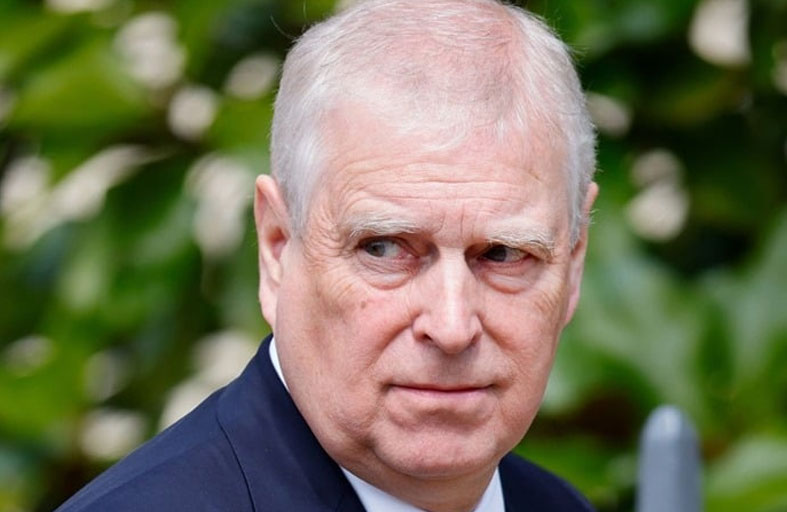 طرد الأمير أندرو من المقر الملكي وتجريده من الألقاب