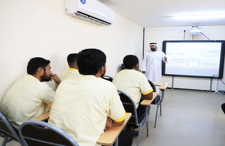تدريب 2,142 سائقا ومشرف حافلة مدرسية بعجمان خلال النصف الأول