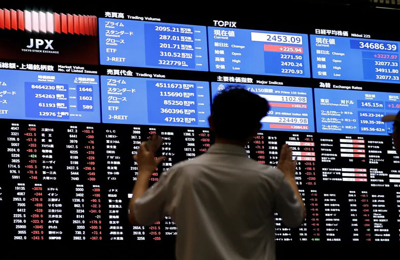 المؤشر نيكي يغلق عند أعلى مستوى على الإطلاق مستفيدا من تراجع الين 