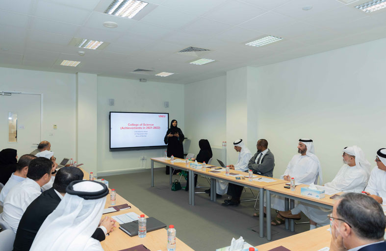 المجلس الاستشاري لكلية العلوم بجامعة الإمارات يبحث استحداث برامج جديدة وفرص التدريب والتوظيف للخريجين