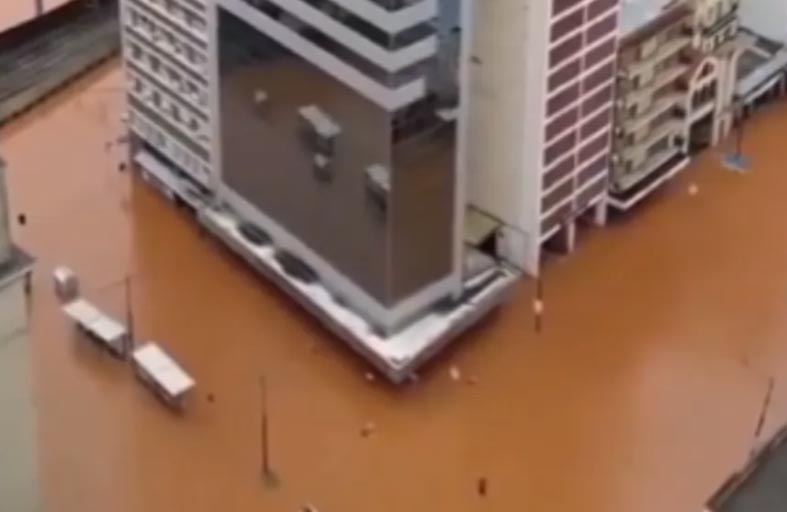 مدينة برازيلية تغرق تحت مياه الفيضان