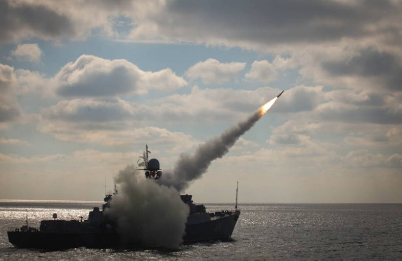 صواريخ روسية تغرق سفينة في البحر الأسود