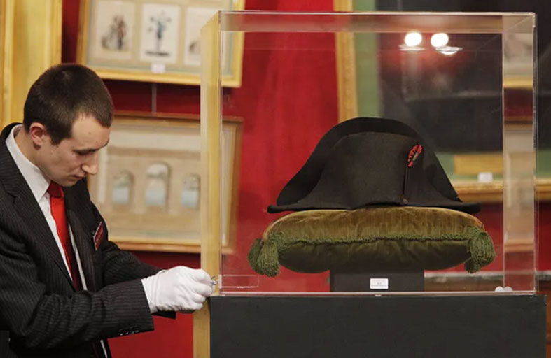 عرض قبعة نابليون للبيع في 19 نوفمبر