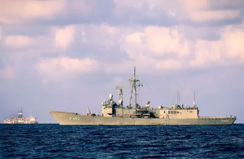 طولها 9 أمتار.. «صخرة الزرافة» تشعل الصراع في بحر إيجة