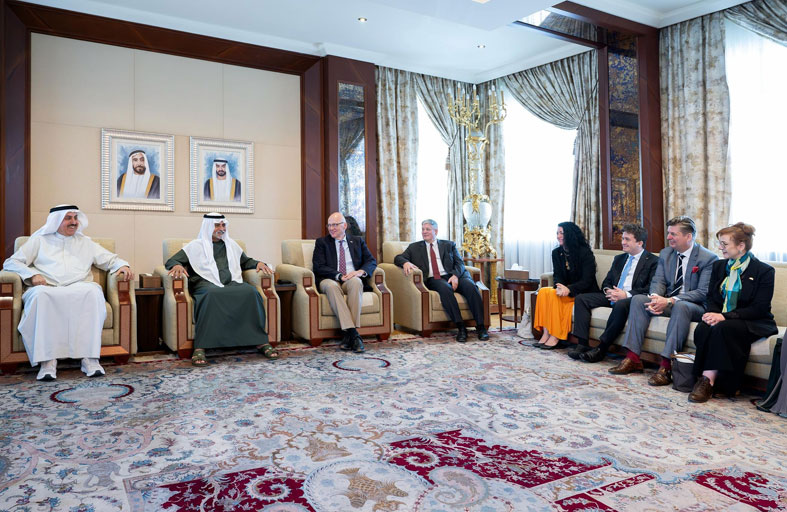 نهيان بن مبارك يستقبل وفدا من أعضاء البرلمان الألماني
