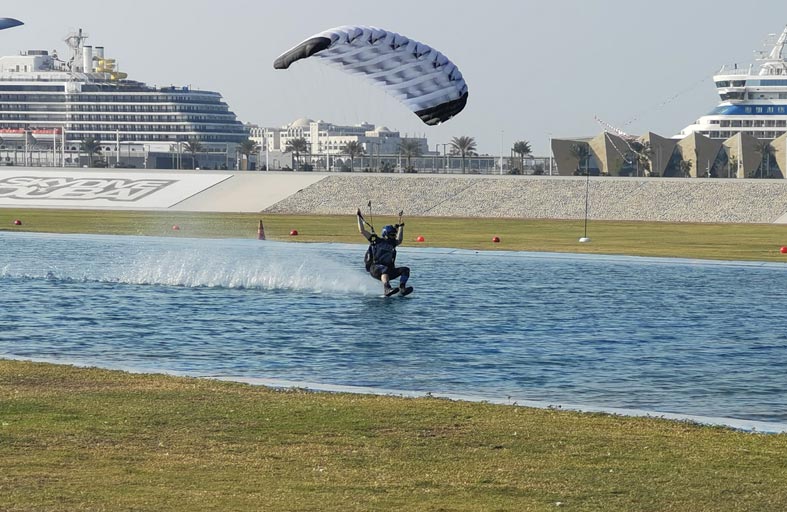 أمريكا تحسم ذهبية التزحلق على الماء في «دولية دبي» للقفز بالمظلات 