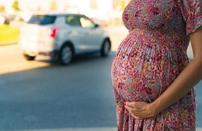 عادم السيارات يضاعف احتمال الولادة المبكرة